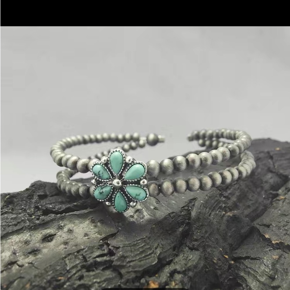 Indian Style Handmade Beaded Bracelet With Turquoise Contrasting Color, Boho